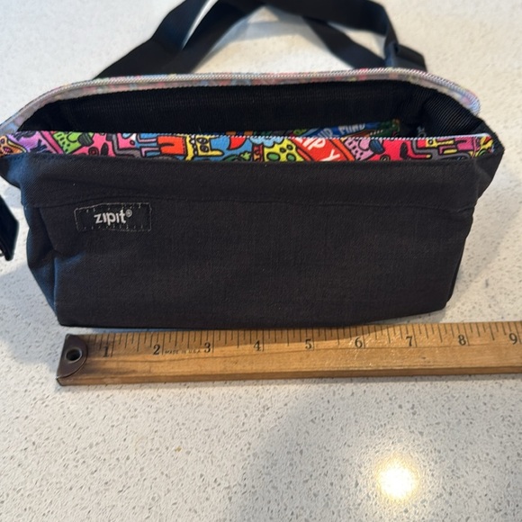 Zipit Case/Hip Pouch/Make up bag with adjustable strap like new - Picture 8 of 8